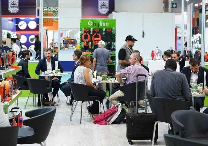 Giá vé là bao nhiêu và tôi có thể mua vé tham dự Hội chợ Phần cứng Istanbul 2026 bằng cách nào?