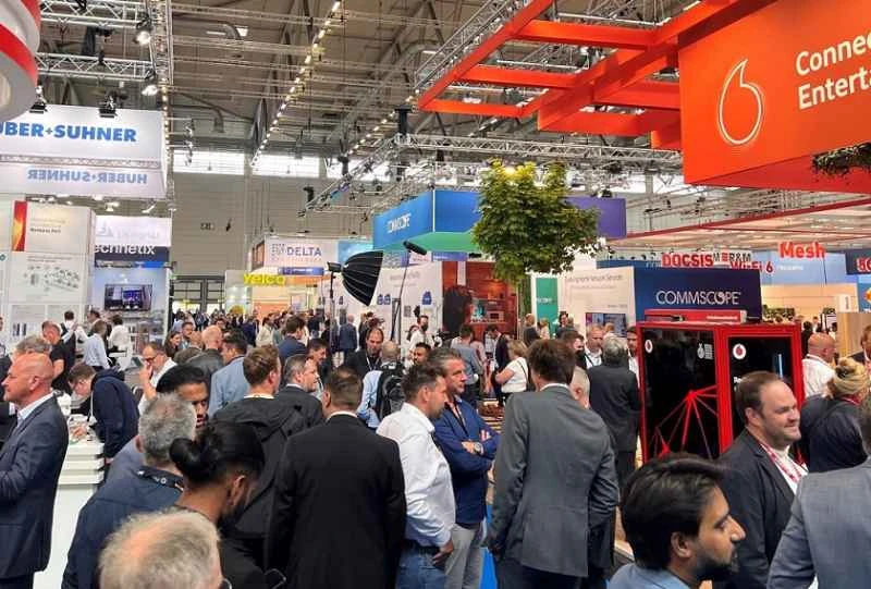 Giá vé là bao nhiêu và tôi có thể mua vé tham dự ANGA COM, triển lãm viễn thông Đức năm 2026 như thế nào?